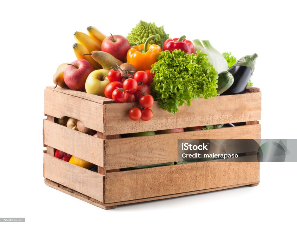 Frutas y verduras en un cajón de madera sobre fondo blanco - Foto de stock de Fruta libre de derechos