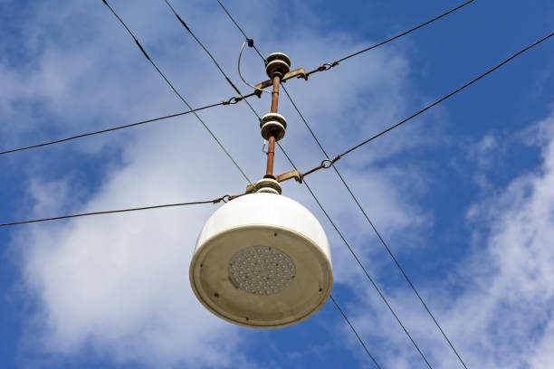 lampione moderno di fronte a un cielo blu. - denmark street street light design foto e immagini stock