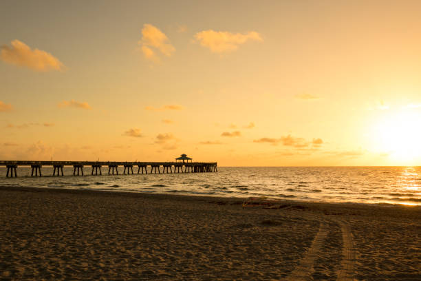 istock Deerfield Beach pier with orange sunset 953015460