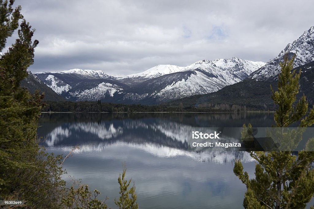 Riflessioni sul lago - Foto stock royalty-free di Acqua