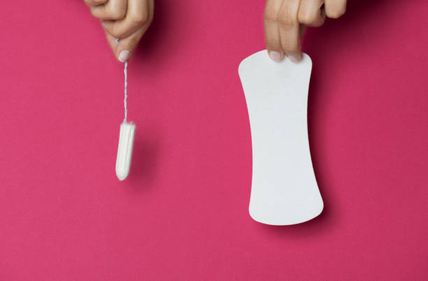 tampão contra absorvente - tampon menstruation sanitary female - fotografias e filmes do acervo