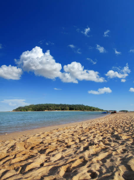 istock Seascape with beautiful sandy beach and island over clear sky 953032388