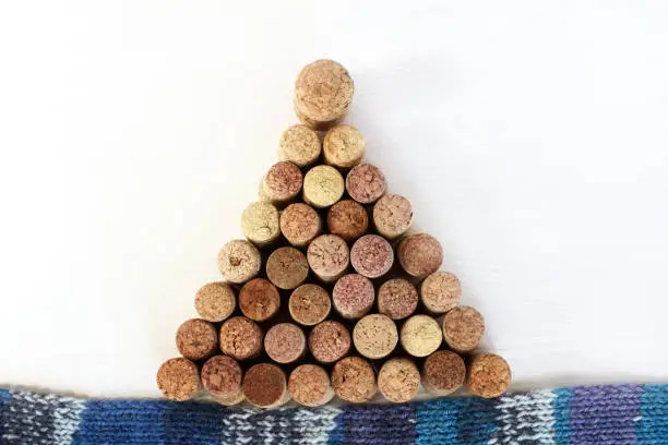 installation of a Christmas tree of wine cork on a blue scarf