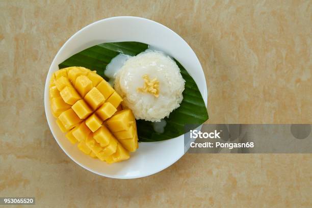 Foto de Arroz Doce Tailandês Com Manga e mais fotos de stock de Arroz - Alimento básico - Arroz - Alimento básico, Grudento, Manga - Fruta tropical