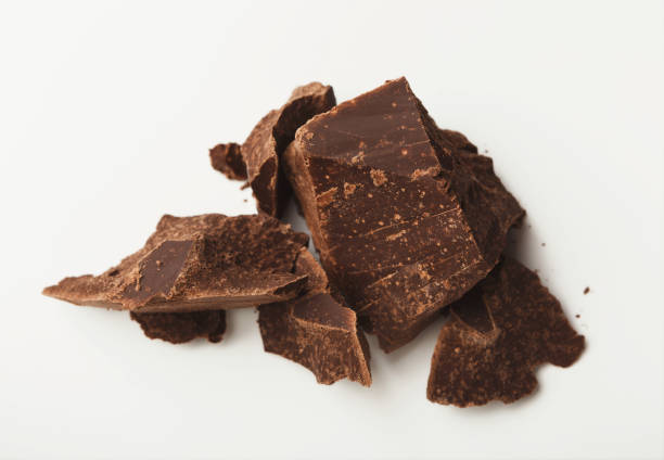 istock Heap of chocolate pieces isolated on white 953077280