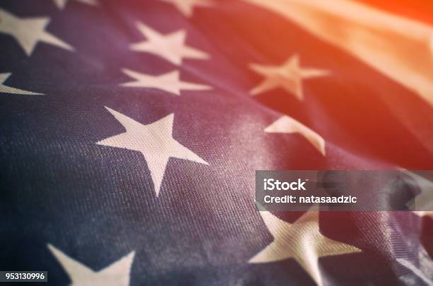 Bandiera Americana - Fotografie stock e altre immagini di Bandiera degli Stati Uniti - Bandiera degli Stati Uniti, Sfondi, Stati Uniti d'America