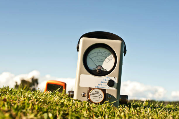 analog powermeter (wattmeter) - switch yard imagens e fotografias de stock