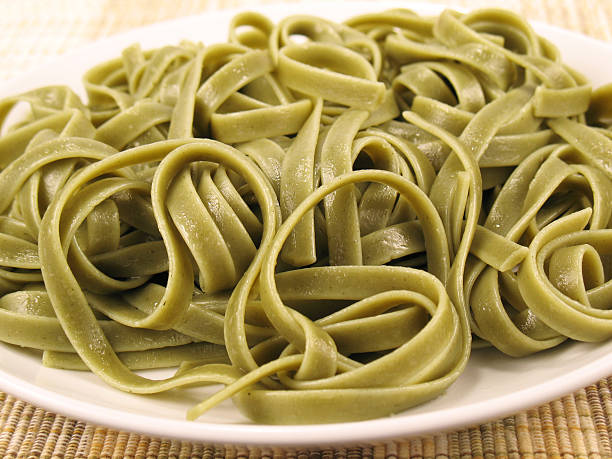 istock Spinach Fettuccine 1 95315044