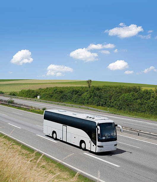 버스 운전 중 독일형 고속도로 - bus coach bus travel tour bus 뉴스 사진 이미지