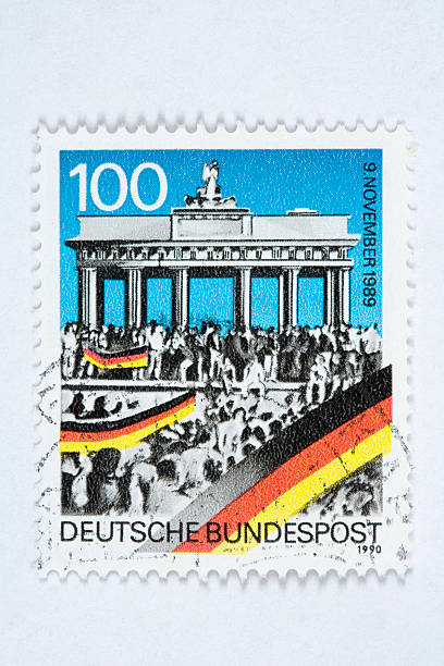 alemão post carimbo muro de berlim de 1990 - german culture postage stamp mail international landmark imagens e fotografias de stock