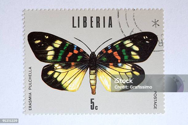 Gros Plan Du Libéria Post Stamp Montre Un Papillon Vecteurs libres de droits et plus d'images vectorielles de Aile d'animal - Aile d'animal, Cachet de la poste, Fond blanc