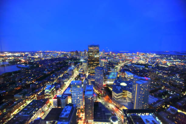 vista panorámica de boston en la noche - boston skyline charles river blue fotografías e imágenes de stock