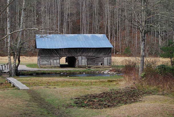 istock Great Smoky Mountains park with barn 95315873