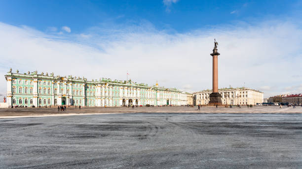 istock panoramic view of Palace Square and Winter Palace 953192708