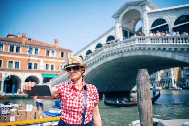 istock Selfie on Canal Grande with Rialto Bridge 953195770
