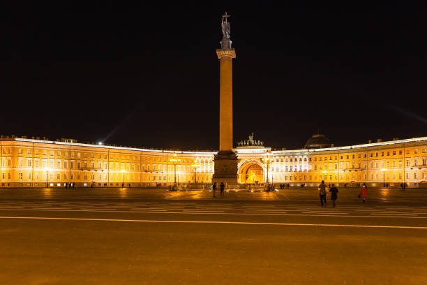 istock view of Palace Square and General Staff in night 953222402