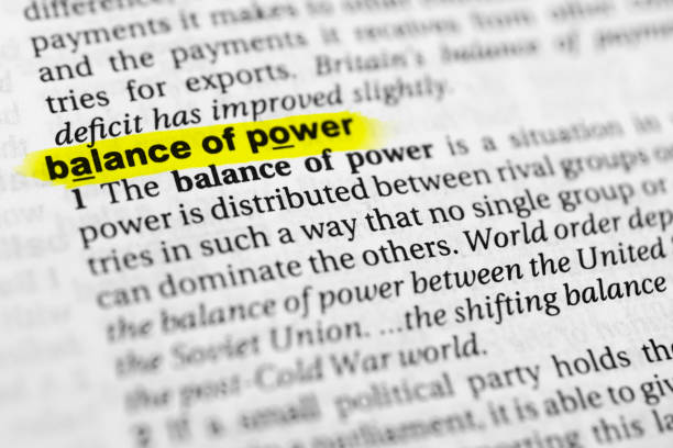 evidenziata la parola inglese "balance of power" e la sua definizione nel dizionario - urgent parola inglese foto e immagini stock