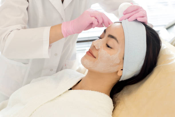 istock Asian Woman Visiting Cosmetologist 953247712
