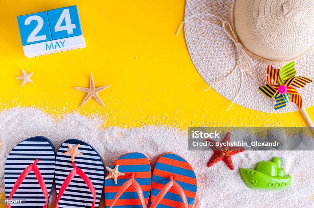 Le 24 mai. Image du 24 mai calendrier avec accessoires de plage l’été. Printemps comme été vacances concept - Photo de Activités de week-end libre de droits