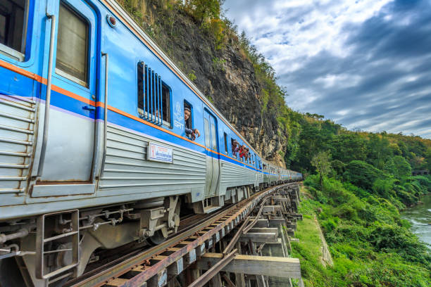 provincia di kanchanaburi, locomotiva, treno a vapore, thailandia, treno - veicolo - kanchanaburi province train thailand diesel foto e immagini stock