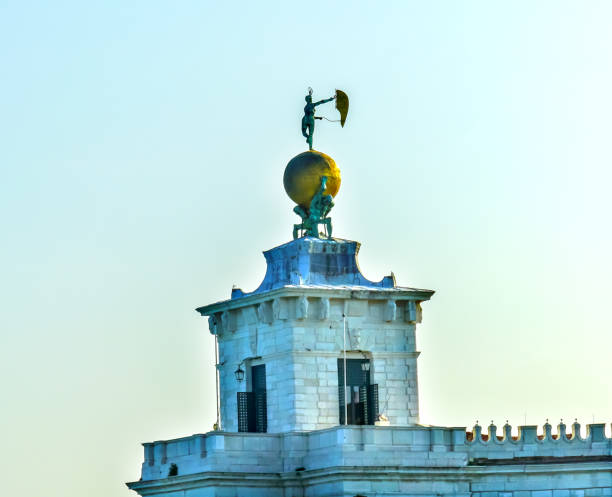 atlas statues dogana di mare customs house grand canal venice italy - grand atlas imagens e fotografias de stock