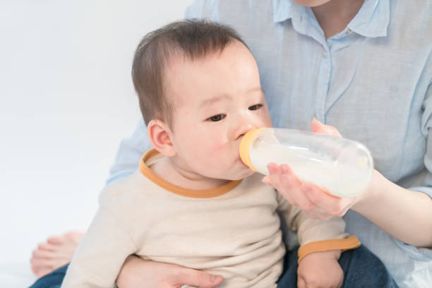 istock Mother is feeding the baby, white background 953281214