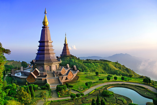 These pagoda were built to hornor the King and Queen  of Thailand