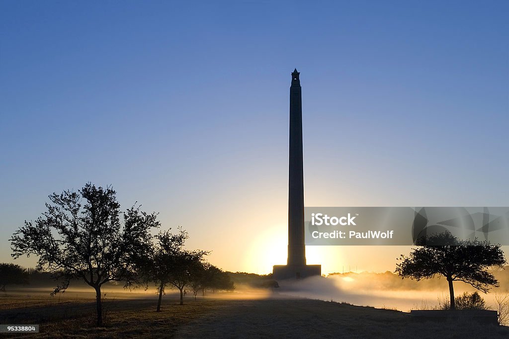 San Jacinto Monumento all'alba - Foto stock royalty-free di Monti San Jacinto