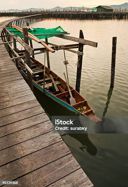 Villaggio Di Pescatori In Mare - Fotografie stock e altre immagini di Acqua - Acqua, Acquacoltura, Agricoltura