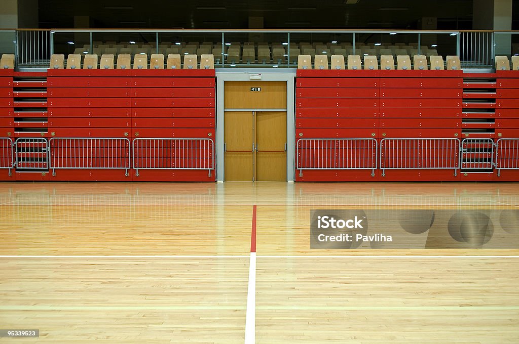 Red Stand in leere Sports Hall - Lizenzfrei Sporthalle Stock-Foto