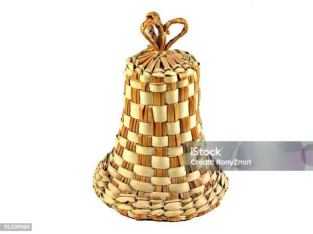 Manualidad Straw Bell Aislado Foto de stock y más banco de imágenes de Adorno de navidad - Adorno de navidad, Alegría, Arte