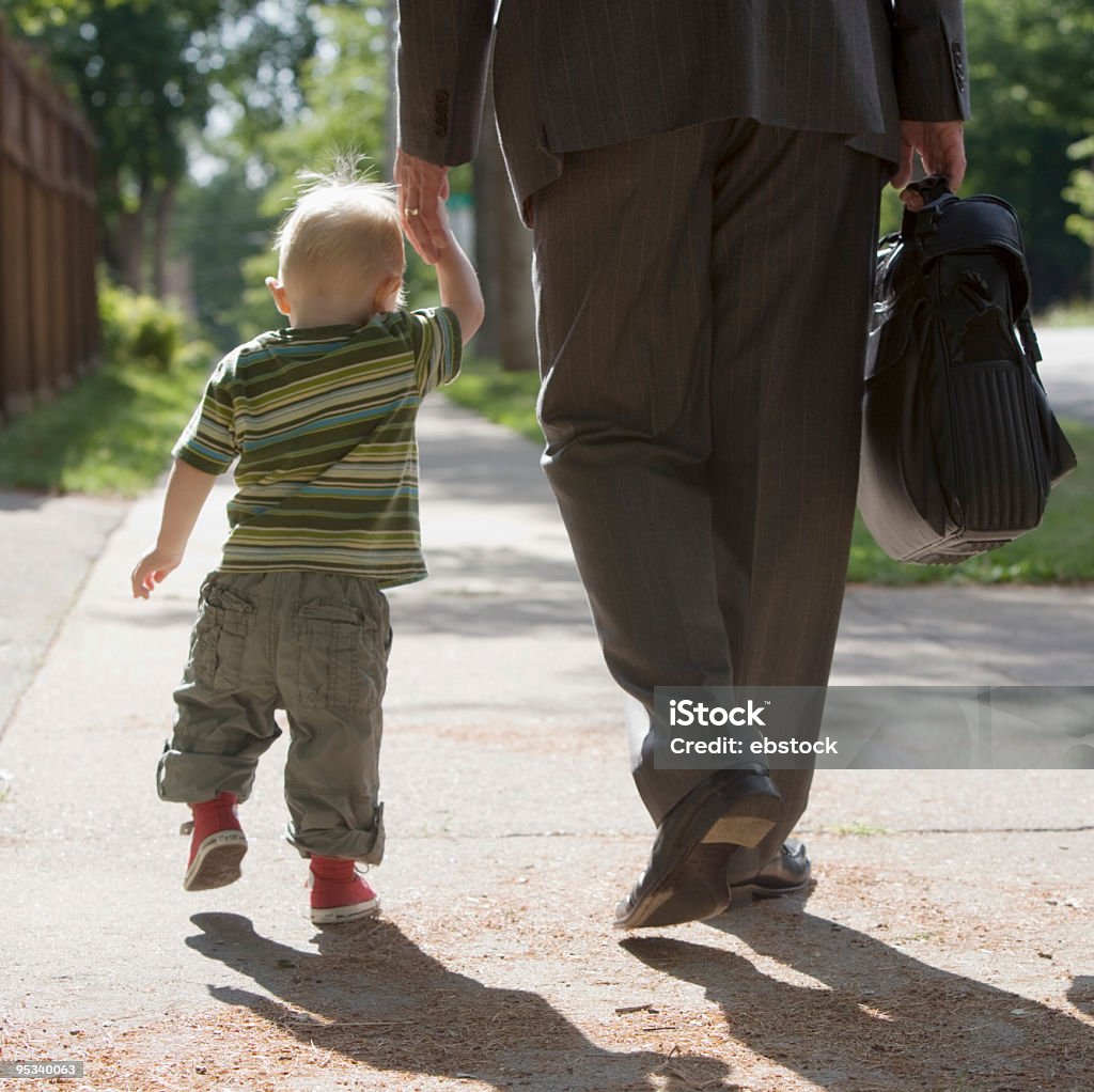 Pai com o filho de trabalho curta - Foto de stock de Pai royalty-free