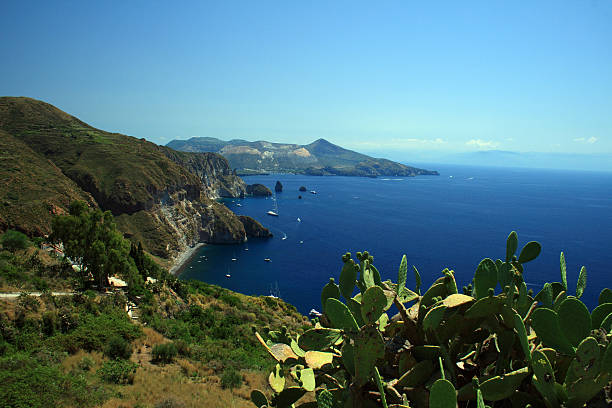 vue de lipari-quattrocchi - lipari island photos et images de collection