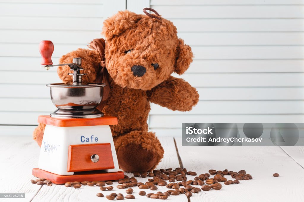Foto de Bom Dia Com Ursinho De Pelúcia e mais fotos de stock de Animal - Animal, Bebida, Boneca - iStock Foto de Bom Dia Com Ursinho De Pelúcia e mais fotos de stock de Animal - Animal, Bebida, Boneca - iStock