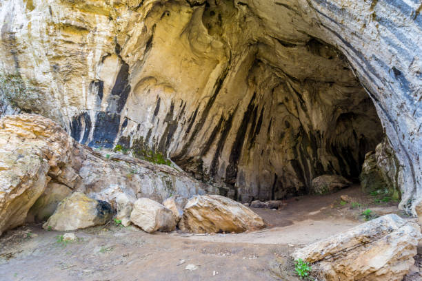 istock Big cave with amazing colors 953432326