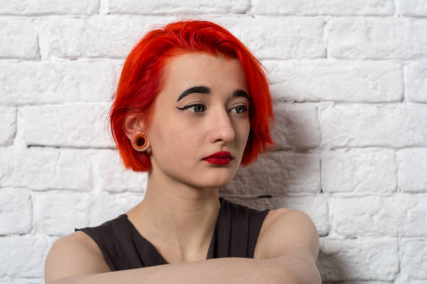 istock Girl at the wall 953443978