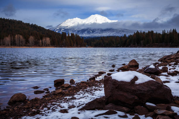 Lake Siskiyou, Mount Shasta, California Mount Shasta, California siskiyou lake stock pictures, royalty-free photos & images