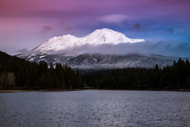 Lake Siskiyou, Mount Shasta, California Mount Shasta, California siskiyou lake stock pictures, royalty-free photos & images