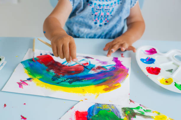 istock Brush with paint in the child's hand 953453294