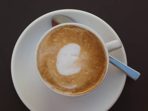 taza de cappuccino, vista desde arriba - pausa caffè fotografías e imágenes de stock