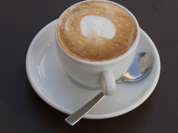 taza de cappuccino, vista desde arriba - pausa caffè fotografías e imágenes de stock