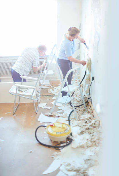 istock Couple working hard on decorating home 953506262