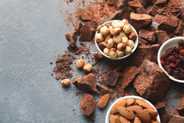 istock Crushed chocolate bar pieces and cocoa on gray background 953509200