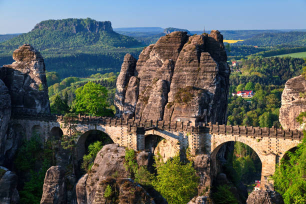 bastei puente anglosajona suiza, alemania, - basteifelsen fotografías e imágenes de stock