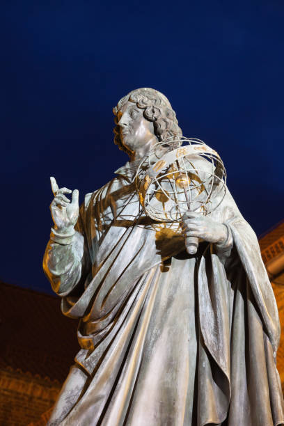 istock Nicolaus Copernicus Monument at Night in Torun 953521408