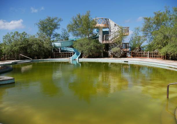 istock Abandoned waterpark with slides and a swimming pool 953530476