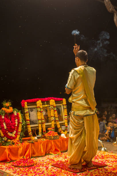 agni pooja no dashashwamedh ghat - principal. - 13412 - fotografias e filmes do acervo