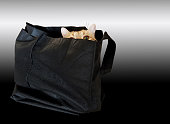 tabby-katze-versteckt-in-tasche.jpg?b=1&s=170x170&k=20&c=iuSMIRKpRFi2auRdsmpvhyWZ5p64IVwWRrmaNkz1mjY=