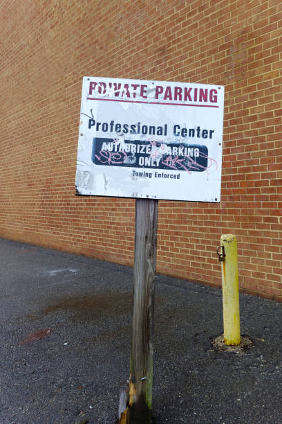 istock Shabby Private Parking Sign 953633834