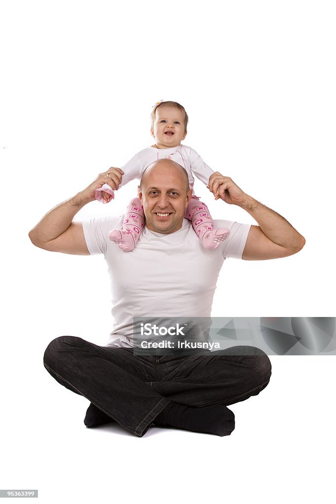 Feliz família. Bebê no ombro do Pai - Royalty-free Abraçar Foto de stock